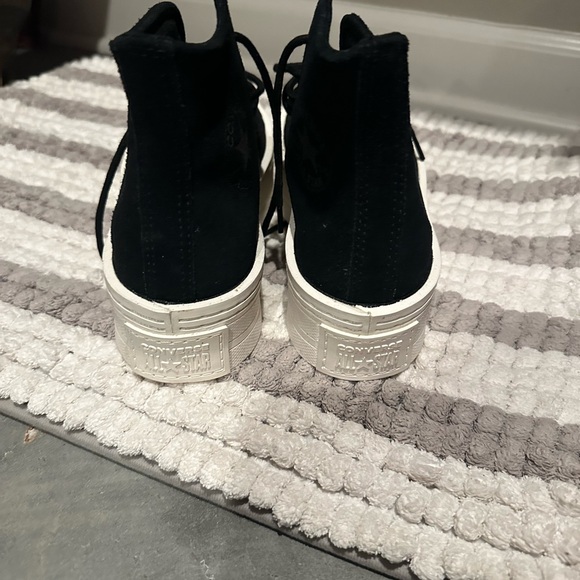 Converse women’s 6.5 platforms - Picture 3 of 5